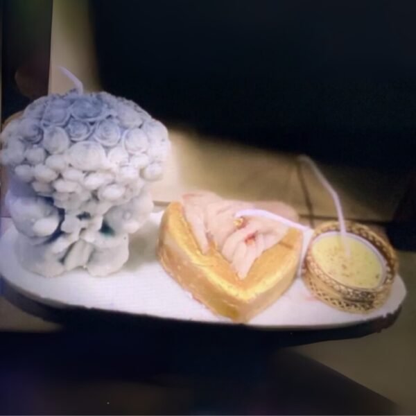 A golden heart in floral tea light palate